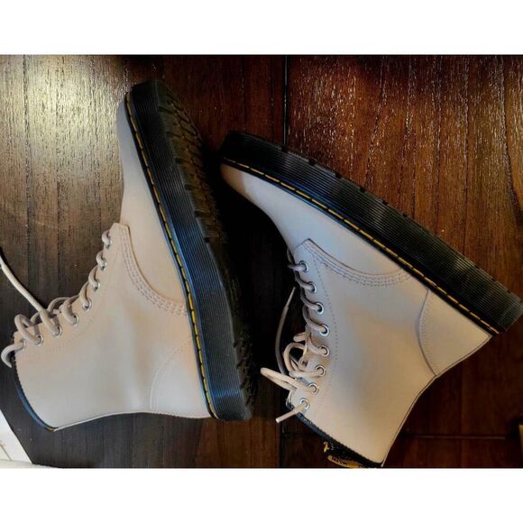 Ladies Dr Marten's size 7 Doc Martens Zavala new Hydro boot taupe - Picture 9 of 9